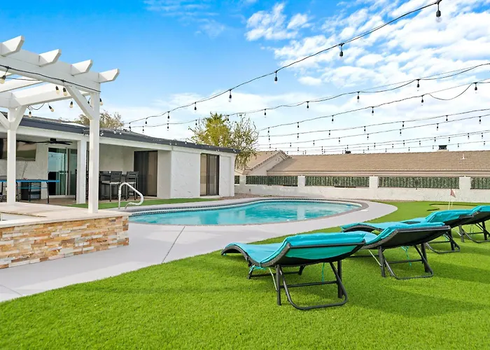 2 Mi To Havasu: Group Oasis W/ Views + Games Lake Havasu City