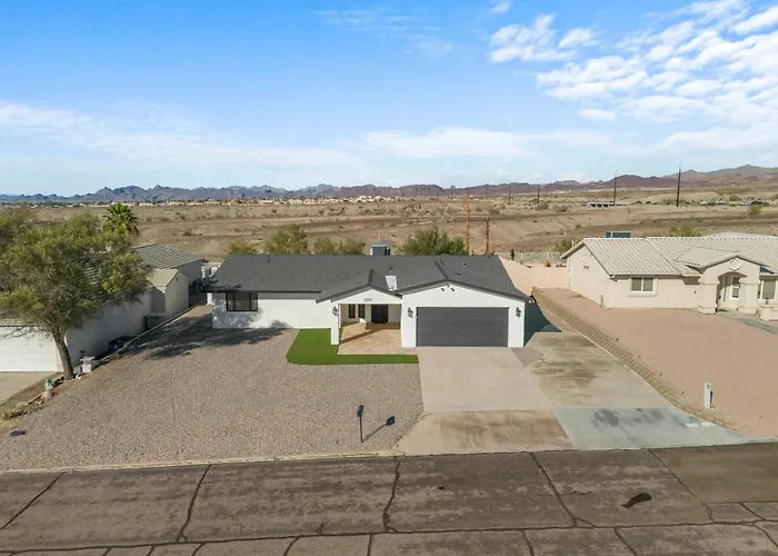 2 Mi To Havasu: Group Oasis W/ Views + Games Lake Havasu City