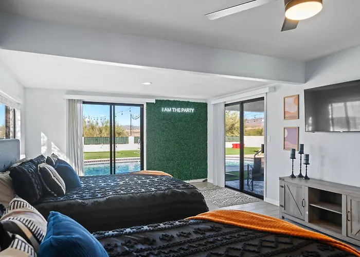 Holiday home 2 Mi To Havasu: Group Oasis W/ Views + Games *