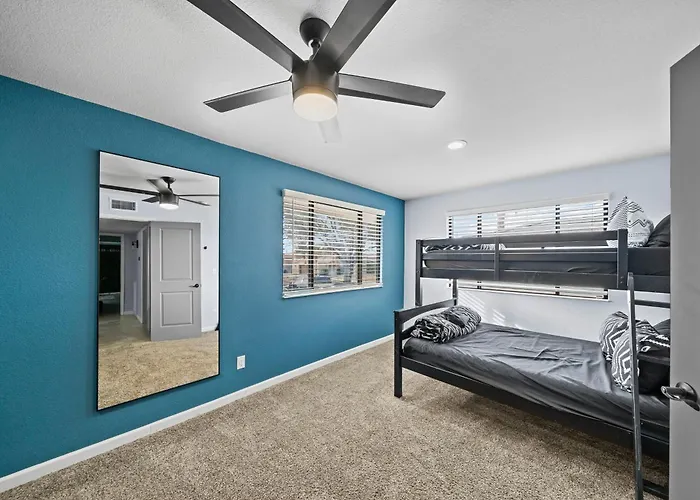 2 Mi To Havasu: Group Oasis W/ Views + Games Holiday home Lake Havasu City